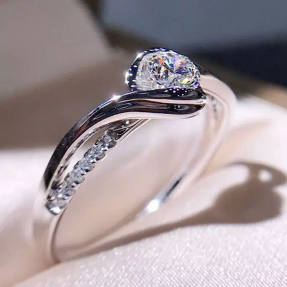 Classic Engagement Cubic Zircon Ring gorgeous
